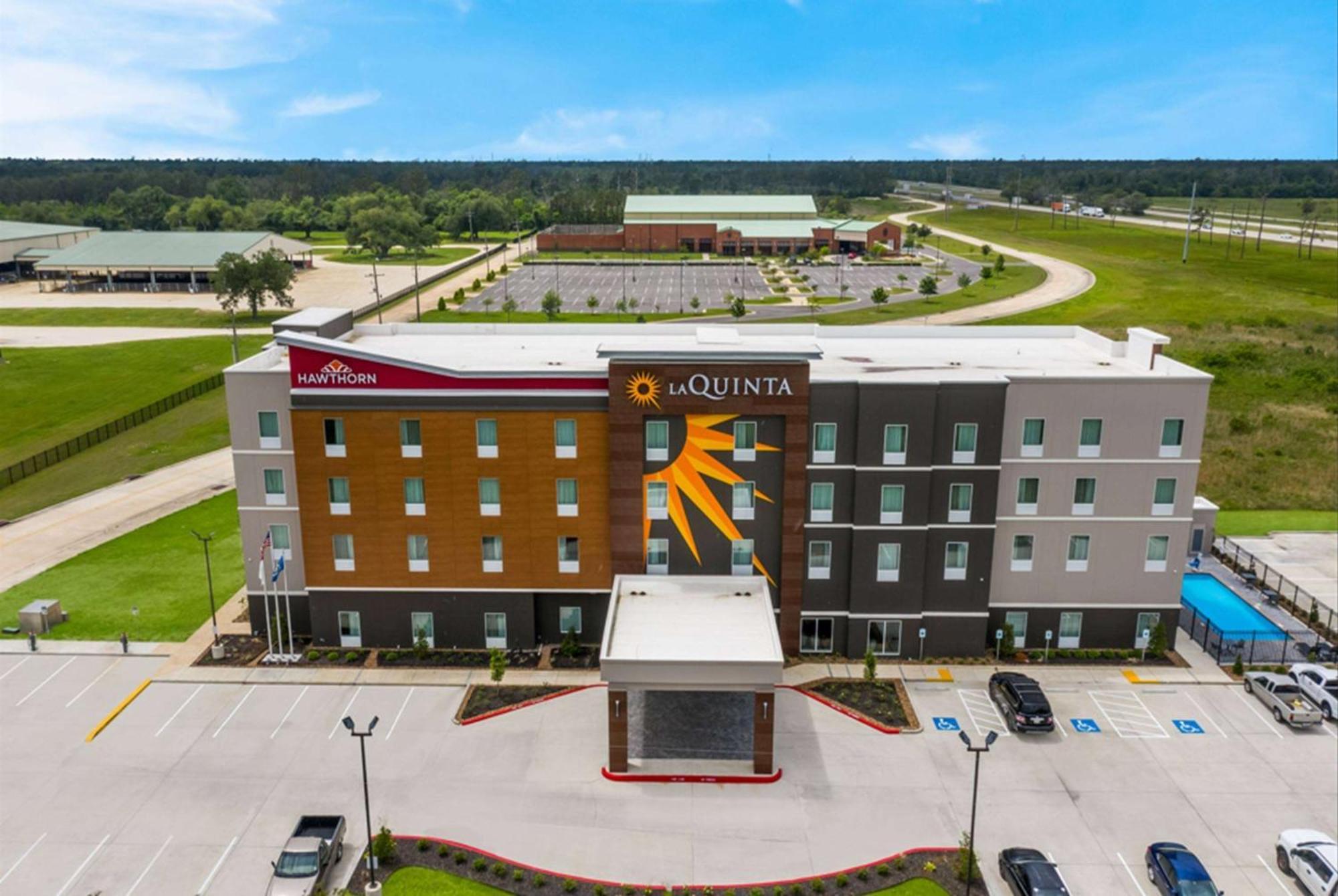 La Quinta Inn & Suites By Wyndham Sulphur Lake Charles Exterior photo